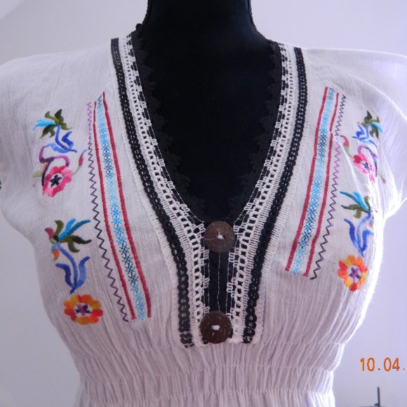 Embroidery Flowers Summer Top - Picture 3 of 4